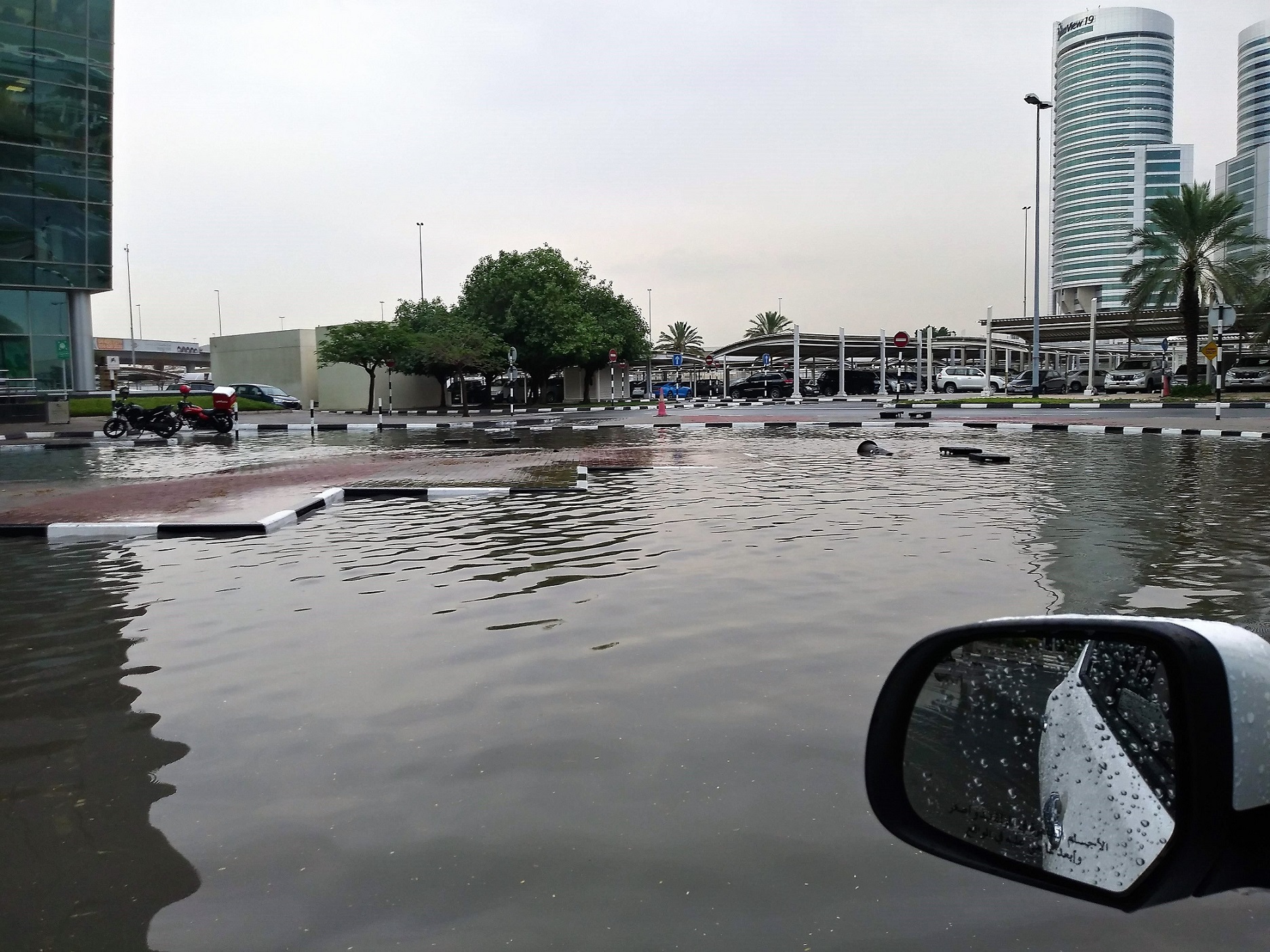 ドバイの雨 日本管材センター株式会社日本管材センター株式会社